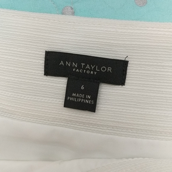 White, lined skirt - Picture 3 of 3